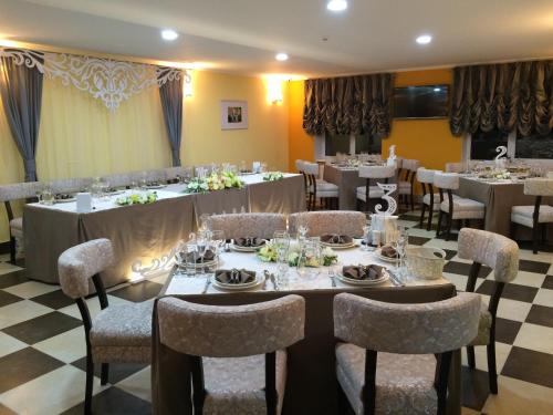 Gallery image of AMBER Hotel & Cafe in Bohorodchany
