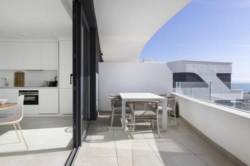 Elegant Luxury Suite with Terrace in Higueron