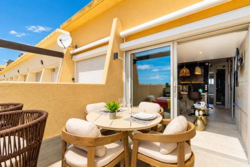 Le Too Hot - vue mer et terrasse à Port Nature - Village Naturiste
