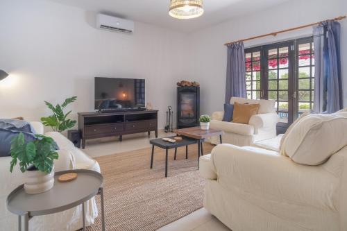 Quinta do Coala - Spacious Countryside Orchard House & Cottage, 10 min from Lagos