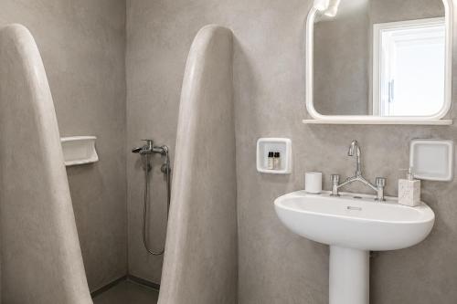 a bathroom with a sink and a shower at Cozy Summer House in Mikonos