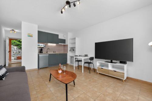 Charmant studio avec terrase et climatisation