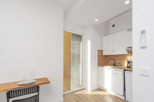 Nice, 3-room refurbished apartment near train station