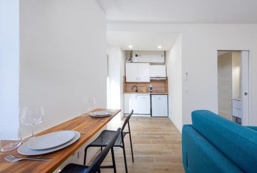 Nice, 3-room refurbished apartment near train station