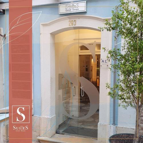 a window of a store with the s sign in it at Suites Guest House in Cascais