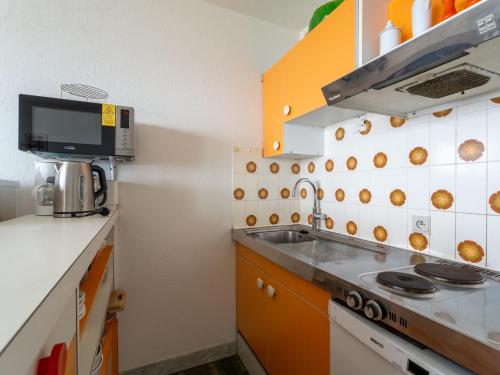 Studio cabine avec balcon, parking privé, accès direct plage, proche centre ville
