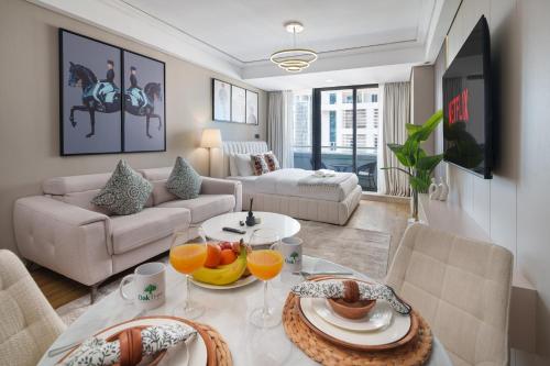 Premium Renovated Studio Side Lake View