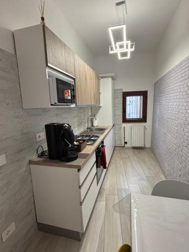 a kitchen with a stove and a microwave at Pasitea in Potenza