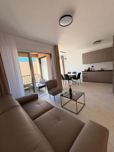 Grand Romansa - a new apartment, walking distance to the beach