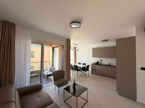 Grand Romansa - a new apartment, walking distance to the beach