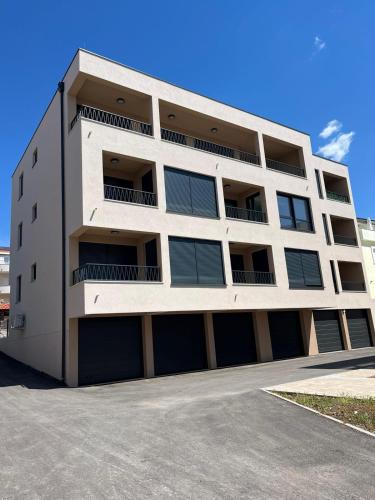 Grand Romansa - a new apartment, walking distance to the beach