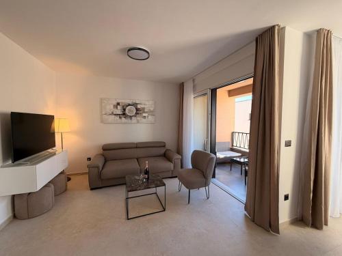 Grand Romansa - a new apartment, walking distance to the beach