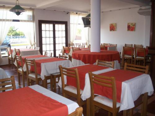 En restaurant eller et andet spisested på Onais Hotel