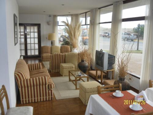 Khu vực ghế ngồi tại Onais Hotel