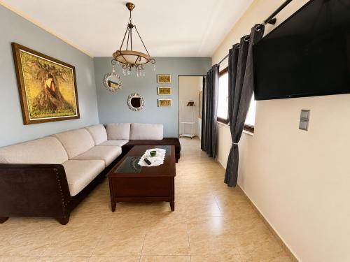 Sunny Retreat - Kefalos Stay with Patio Parking & gym