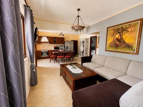 Sunny Retreat - Kefalos Stay with Patio Parking & gym