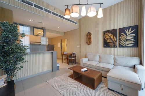Luxury Sky-High Studio with Pool & Parking CB2-10-SS4-606-st--
