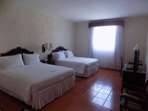 Ein Bett oder Betten in einem Zimmer der Unterkunft Hotel El Convento Leon Nicaragua