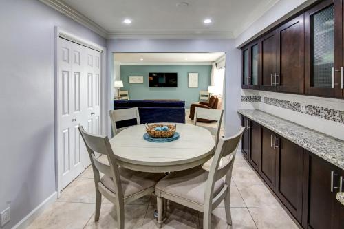 a kitchen and dining room with a table and chairs at May-Dee Suites in Florida in Hollywood