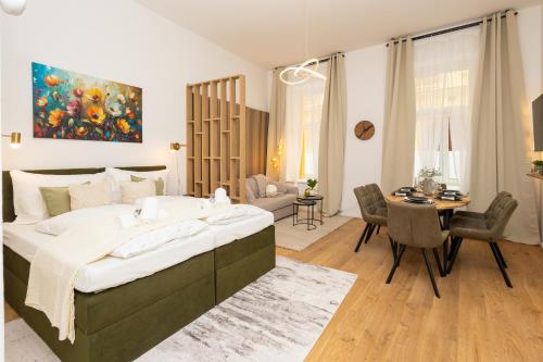 Travellers Deluxe near city centre