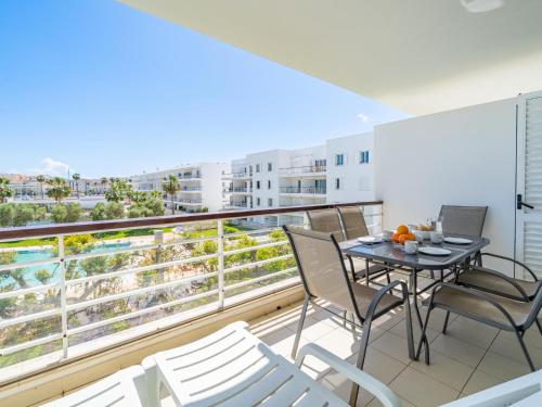 Luxury Marina Apartment with Pool and Balcony #2009
