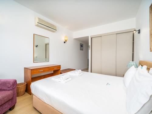 Luxury Marina Apartment with Pool and Balcony #2009