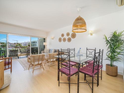 Luxury Marina Apartment with Pool and Balcony #2009
