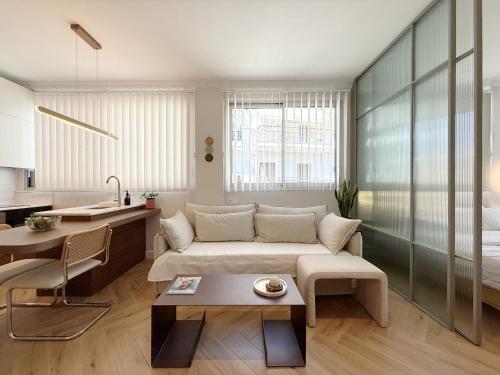 Mavili Square Stylish Apartment near Aristotelous & Metro