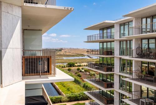 Simili Bayline Luxury Beachfront and Spa by Algarstays