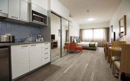 Kuchyň nebo kuchyňský kout v ubytování Aligned Corporate Residences Mackay