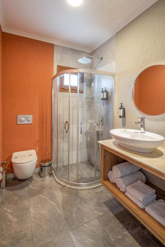 a bathroom with a shower and a sink and a toilet at WEST HOUSE EXCLUSIVE HOTEL in Göcek