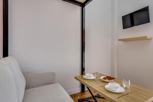 Studio 2P near Roland Garros Stadium