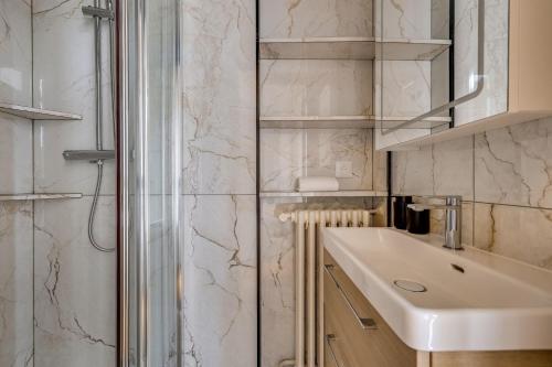 Studio 2P near Roland Garros Stadium