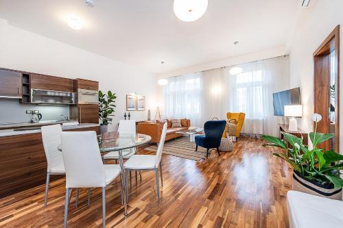 Elegant 2 - bedroom Apartment with Balcony and Parking