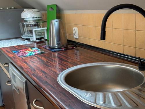 a kitchen counter with a sink in a kitchen at 11 smart by LibertaRent in Wałbrzych