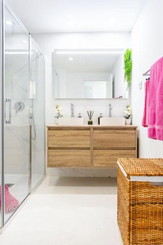 ViVi Homes - Casa Olivia - Sea View - Pool - Terrace