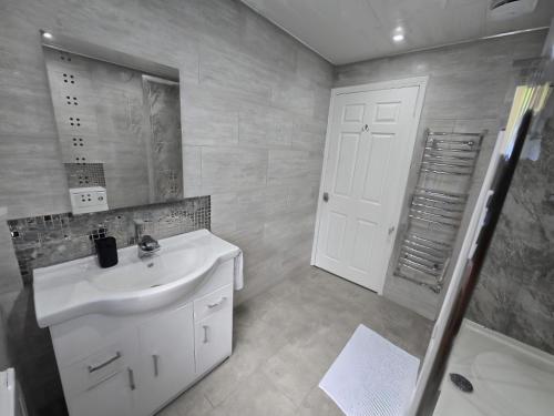 2nd Home Stays Erdington Birmingham - Sleeps 6 Max - Near Erdington Station 10-15 mins walk - Perry Barr Regeneration - Contractors - Long Stays Welcome photo 20