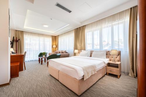 a hotel room with a large bed and a desk at Hotel Montenegrino in Tivat