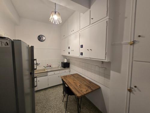 Kou4 - Cozy Room in Pireas - Walk Everywhere