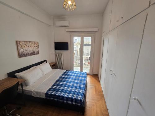 Kou4 - Cozy Room in Pireas - Walk Everywhere