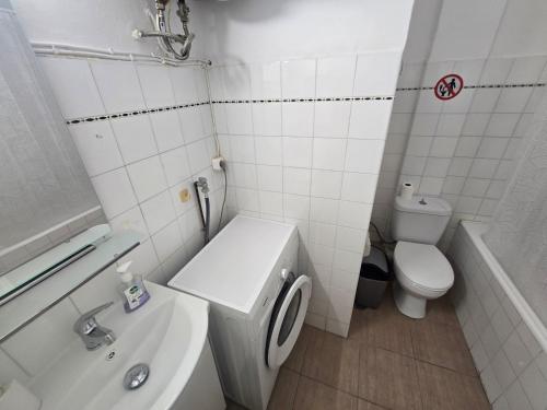 Kou4 - Cozy Room in Pireas - Walk Everywhere