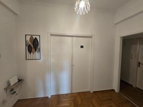 Kou4 - Cozy Room in Pireas - Walk Everywhere