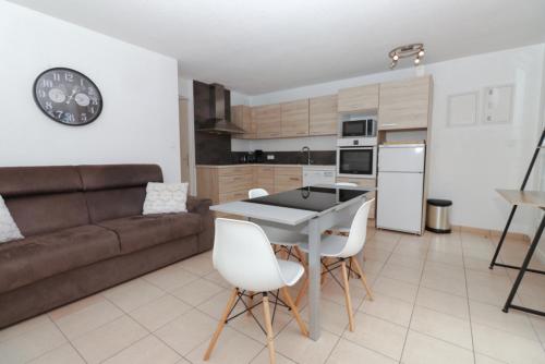Comelya, climatisation, terrasse, piscine, tennis