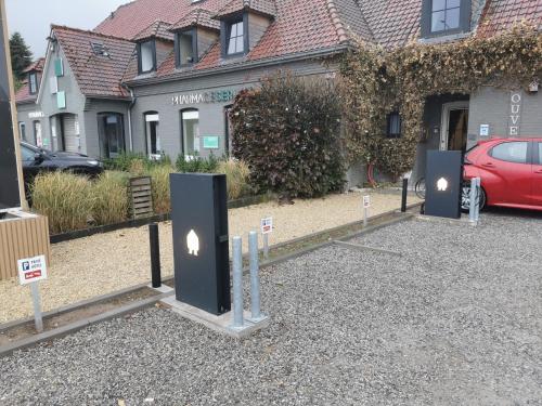 a row of lights in front of a house at Hotel B&R Piano 2 - Louvain-la-Neuve - Mont Saint Guibert in Louvain-la-Neuve