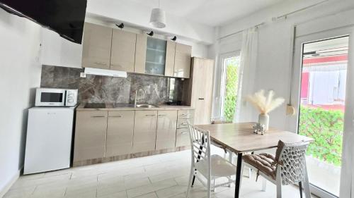 Paralia Center and Beach Apartment