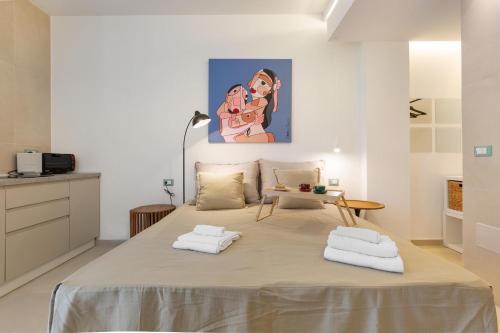a bedroom with a bed with two towels on it at Residence Punta Cassano - In piscina sulla spiaggia di sabbia in San Foca