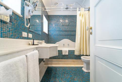 a bathroom with a tub and a sink and a toilet at Relais Villa San Martino in Martina Franca