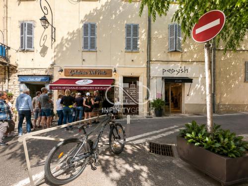Charme authentique au cœur du Vieil Antibes