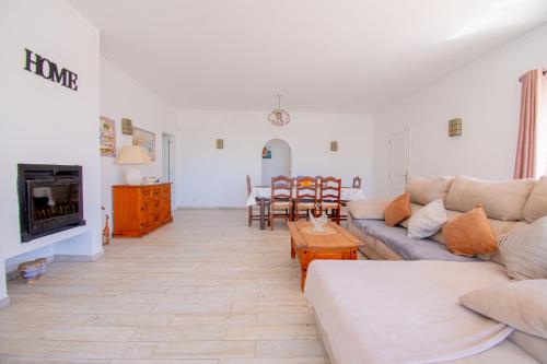 Villa Montenegro - Superbly Located Family Vila