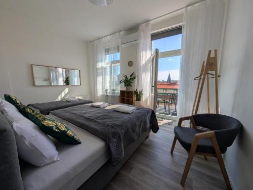 Skyline 3BR Rooftop Terrace Apartment in Center